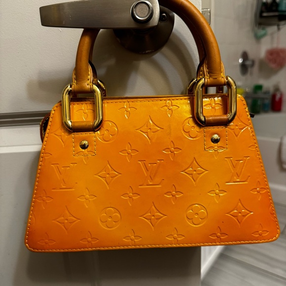 LOUIS VUITTON
Mango Monogram Vernis Forsyth PM Bag - Picture 2 of 12